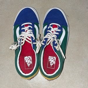 Yacht Club Vans